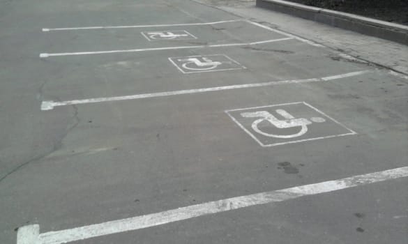 Обозначение мест для парковки инвалидов